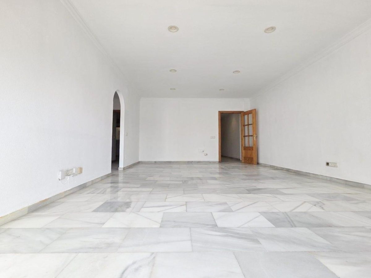 Amplio Piso de 3 Dormitorios en Las Lagunas, Mijas Costa | Costa del Sol — Foto 10