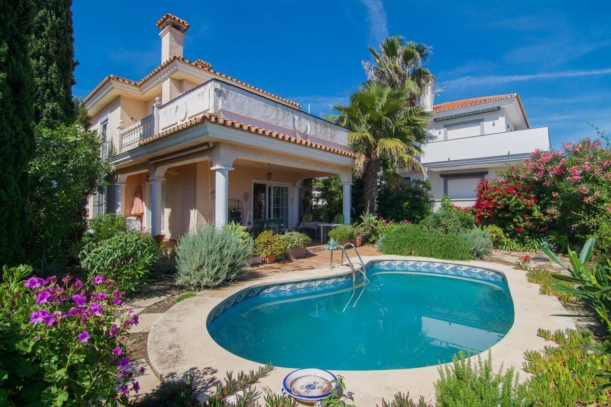 Villa de lujo en Fuengirola, Costa del Sol: exclusividad, diseño y una ubicación privilegiada junto al mar — Foto 1