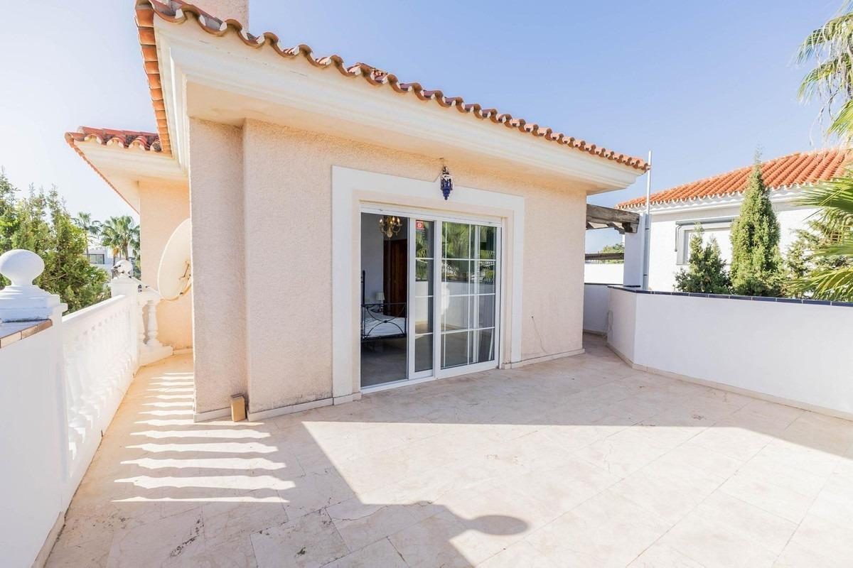 Villa de lujo en Fuengirola, Costa del Sol: exclusividad, diseño y una ubicación privilegiada junto al mar — Foto 12