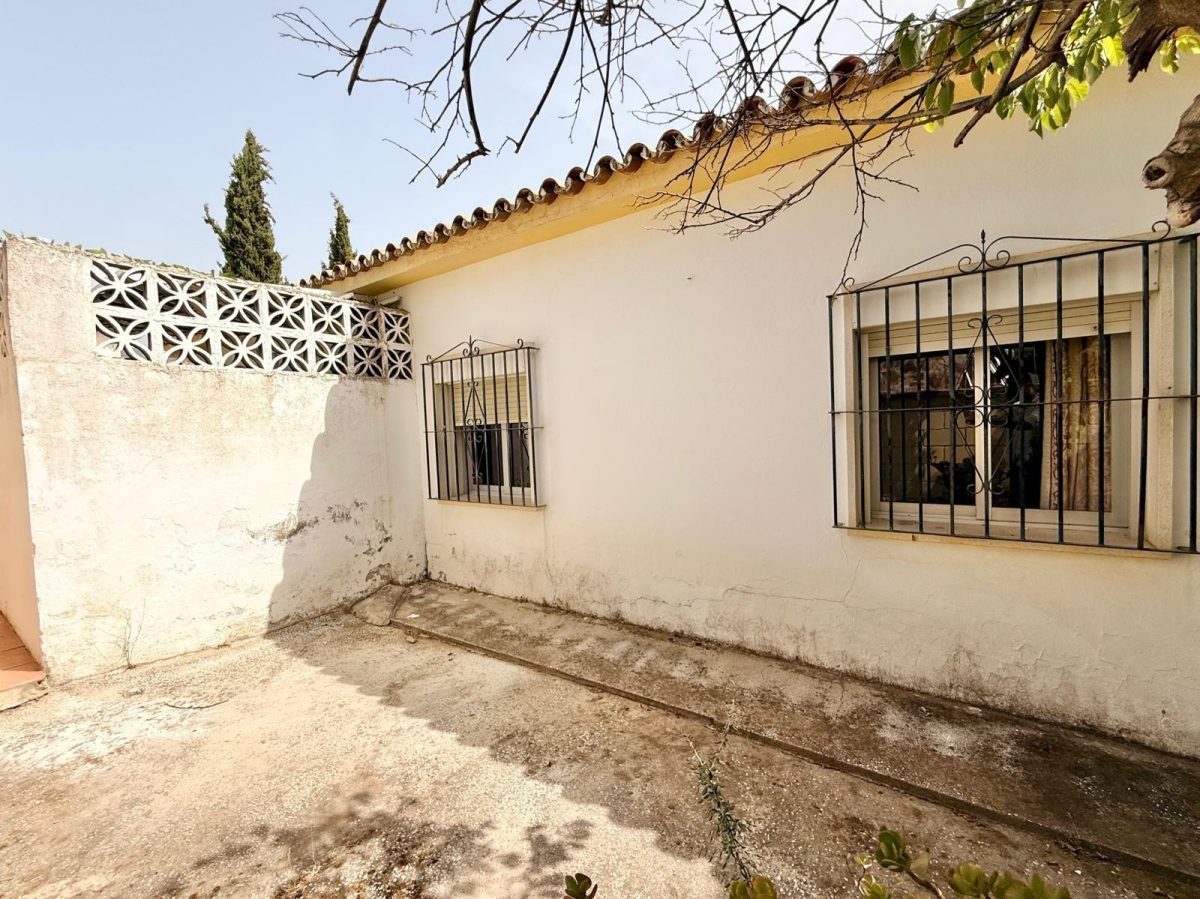 Chalet independiente en una sola planta con jardín, garaje y gran potencial en El Lagarejo, Mijas — Foto 26