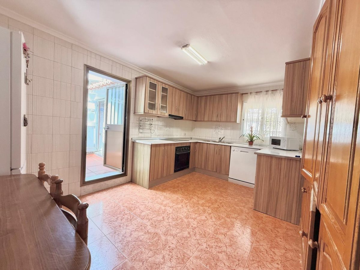 Chalet independiente en una sola planta con jardín, garaje y gran potencial en El Lagarejo, Mijas — Foto 2