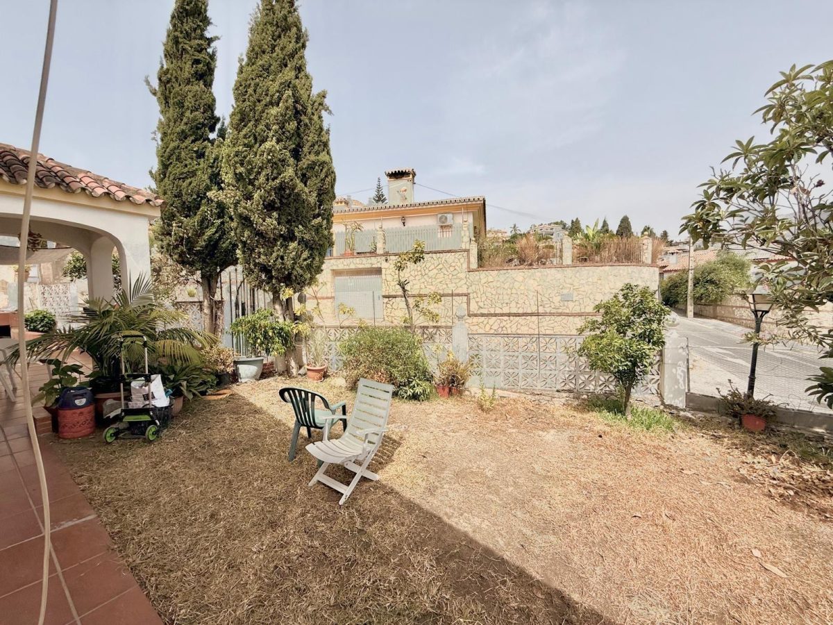 Chalet independiente en una sola planta con jardín, garaje y gran potencial en El Lagarejo, Mijas — Foto 17