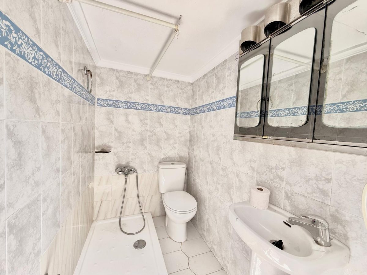 Chalet independiente en una sola planta con jardín, garaje y gran potencial en El Lagarejo, Mijas — Foto 5