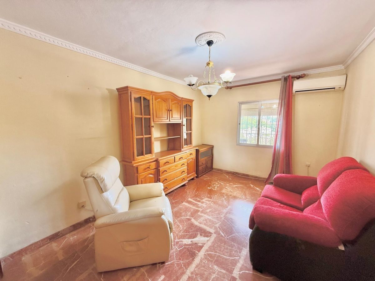 Chalet independiente en una sola planta con jardín, garaje y gran potencial en El Lagarejo, Mijas — Foto 8