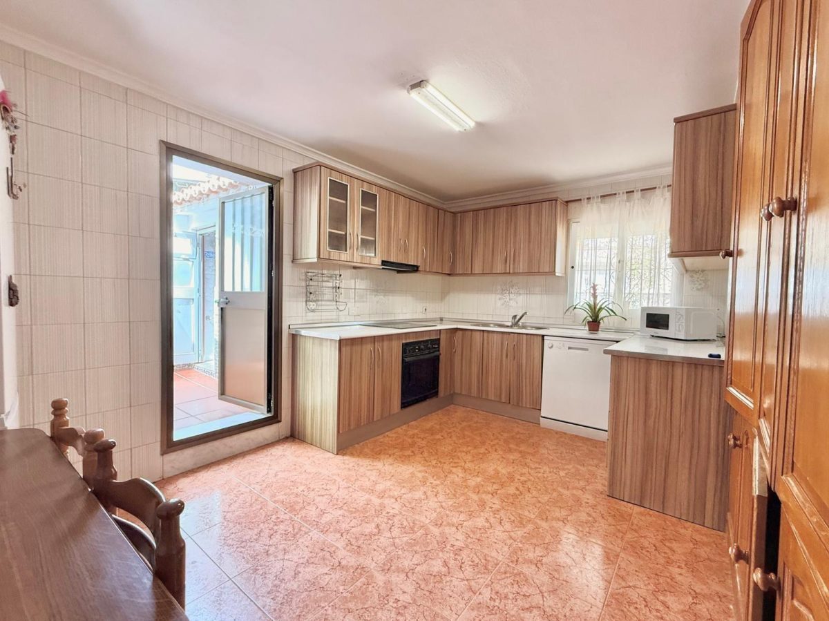 Chalet independiente en una sola planta con jardín, garaje y gran potencial en El Lagarejo, Mijas — Foto 6