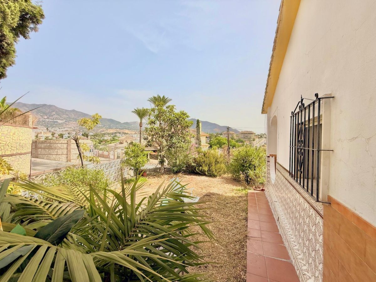 Chalet independiente en una sola planta con jardín, garaje y gran potencial en El Lagarejo, Mijas — Foto 22