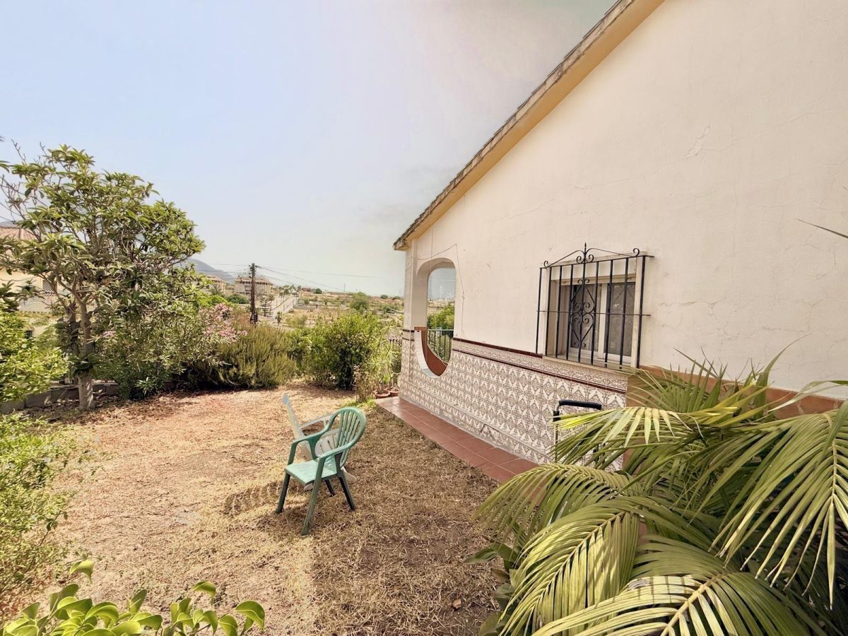 Chalet independiente en una sola planta con jardín, garaje y gran potencial en El Lagarejo, Mijas — Foto 28