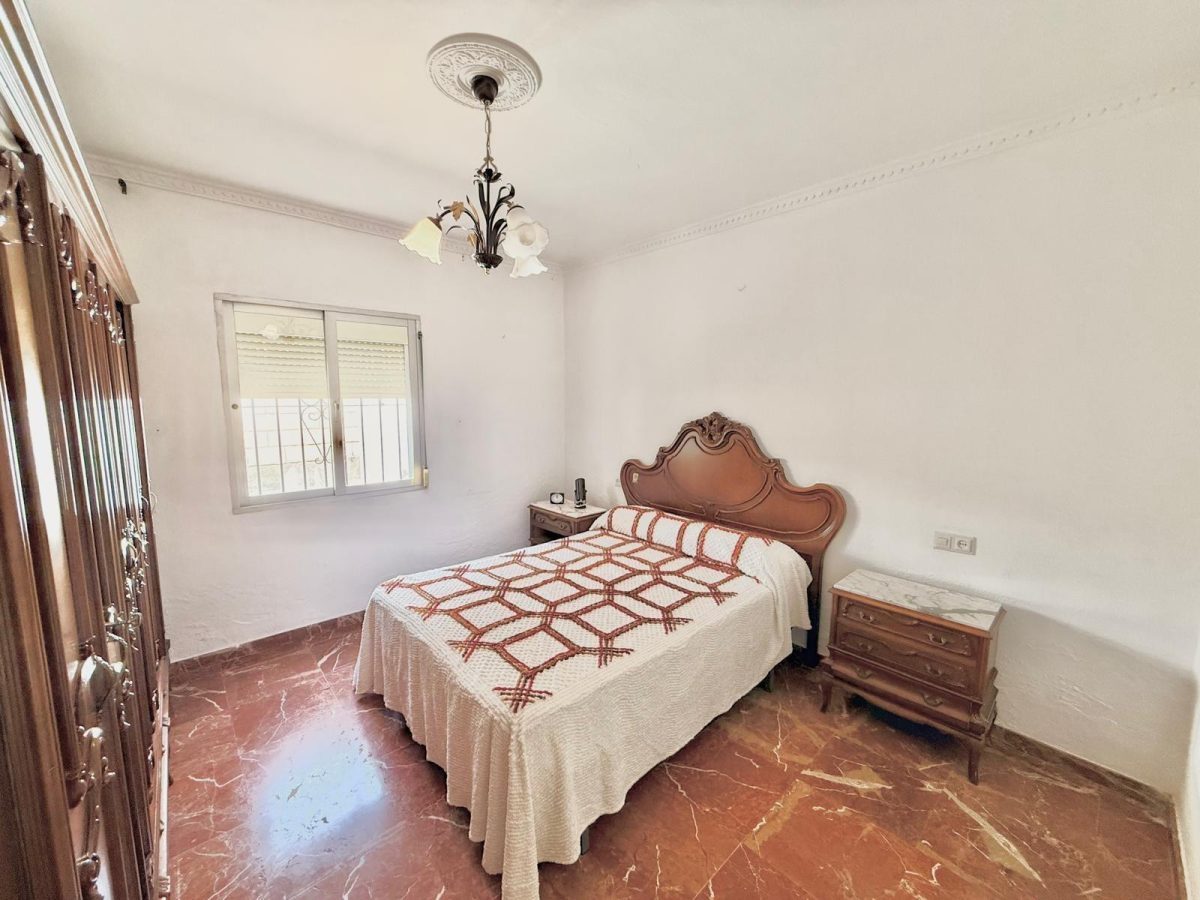 Chalet independiente en una sola planta con jardín, garaje y gran potencial en El Lagarejo, Mijas — Foto 12