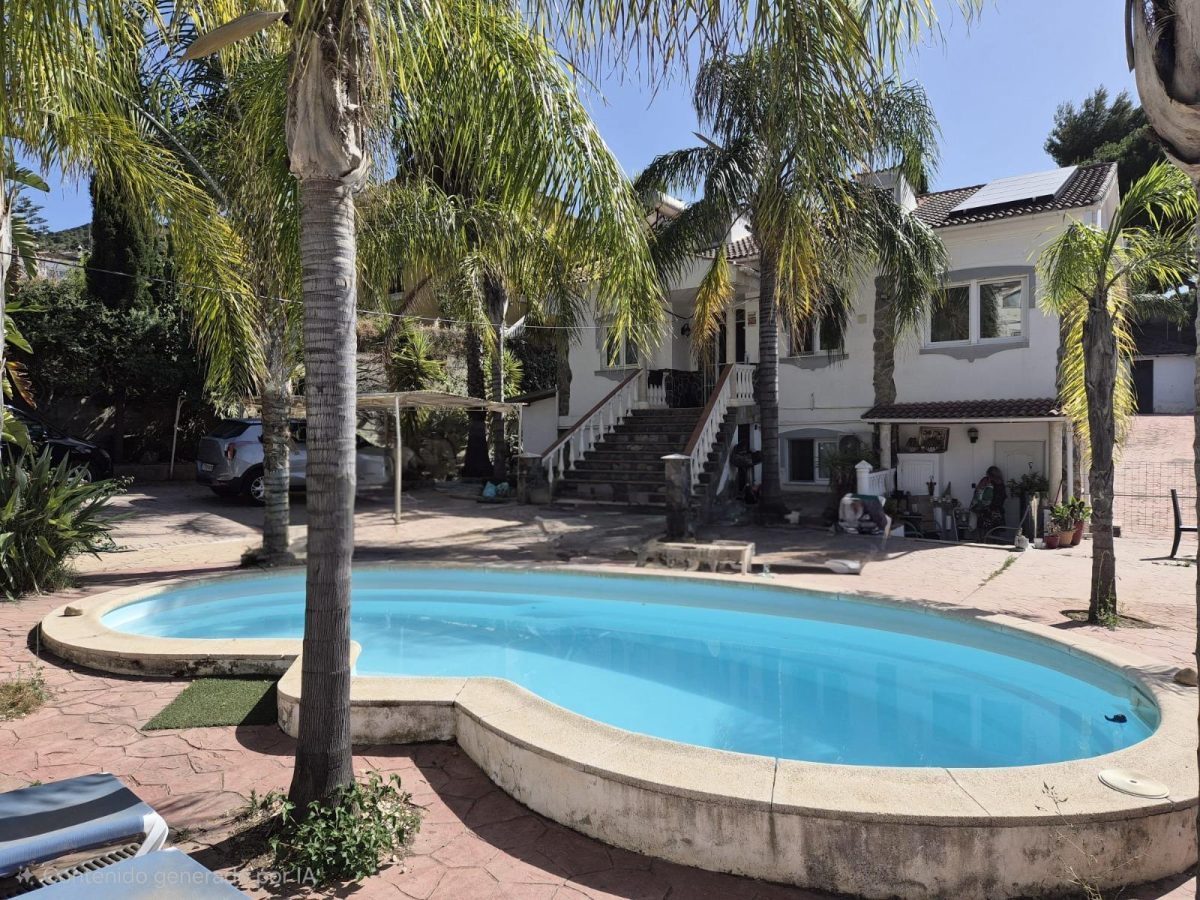 Chalet independiente con 3 viviendas, piscina y vistas al mar en Pinos de Alhaurín | Alhaurín de la Torre | Costa del Sol — Foto 1