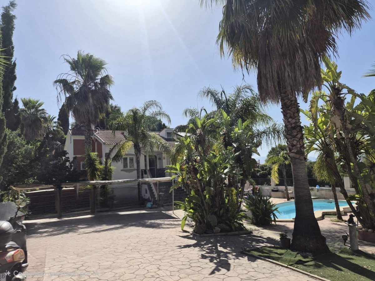 Chalet independiente con 3 viviendas, piscina y vistas al mar en Pinos de Alhaurín | Alhaurín de la Torre | Costa del Sol — Foto 7