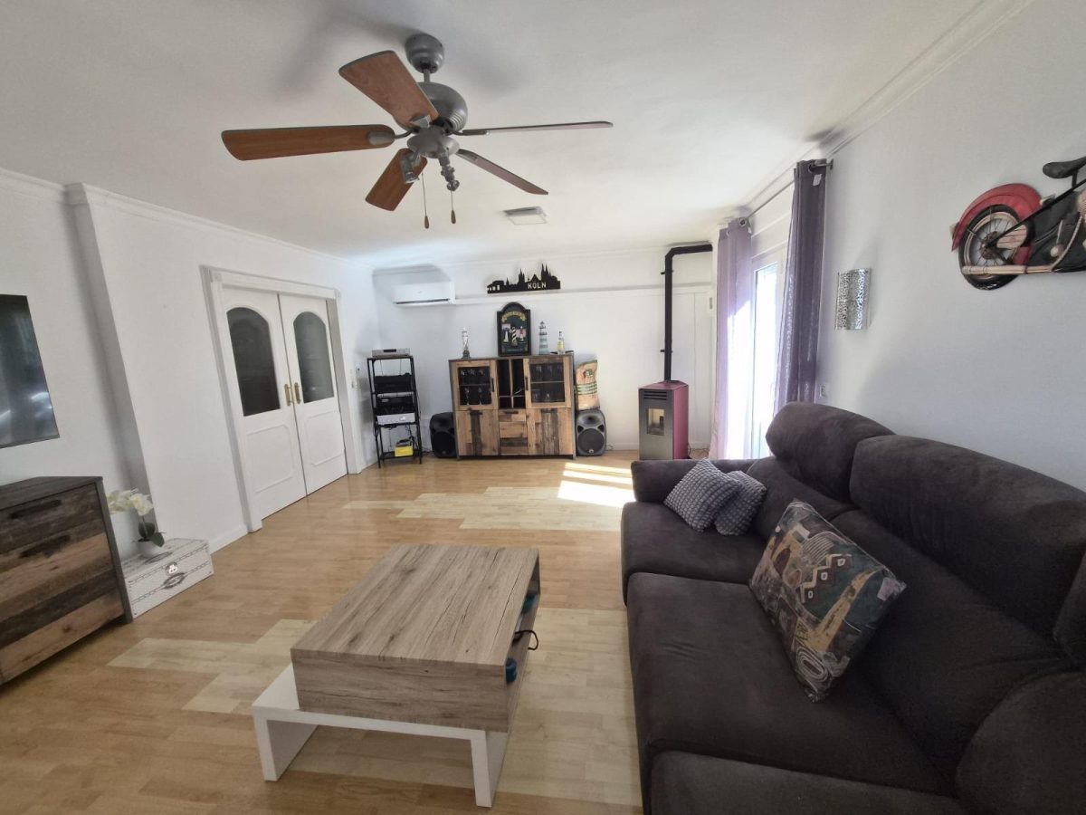 Chalet independiente con 3 viviendas, piscina y vistas al mar en Pinos de Alhaurín | Alhaurín de la Torre | Costa del Sol — Foto 3