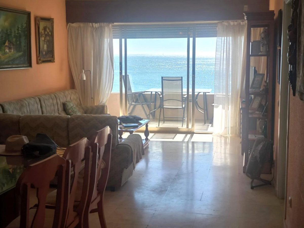 PRIMERA LINEA DE PLAYA. ZONA CENTRO DE FUENGIROLA. 3 DORMITORIOS DOBLES. 3 BAÑOS. — Foto 14