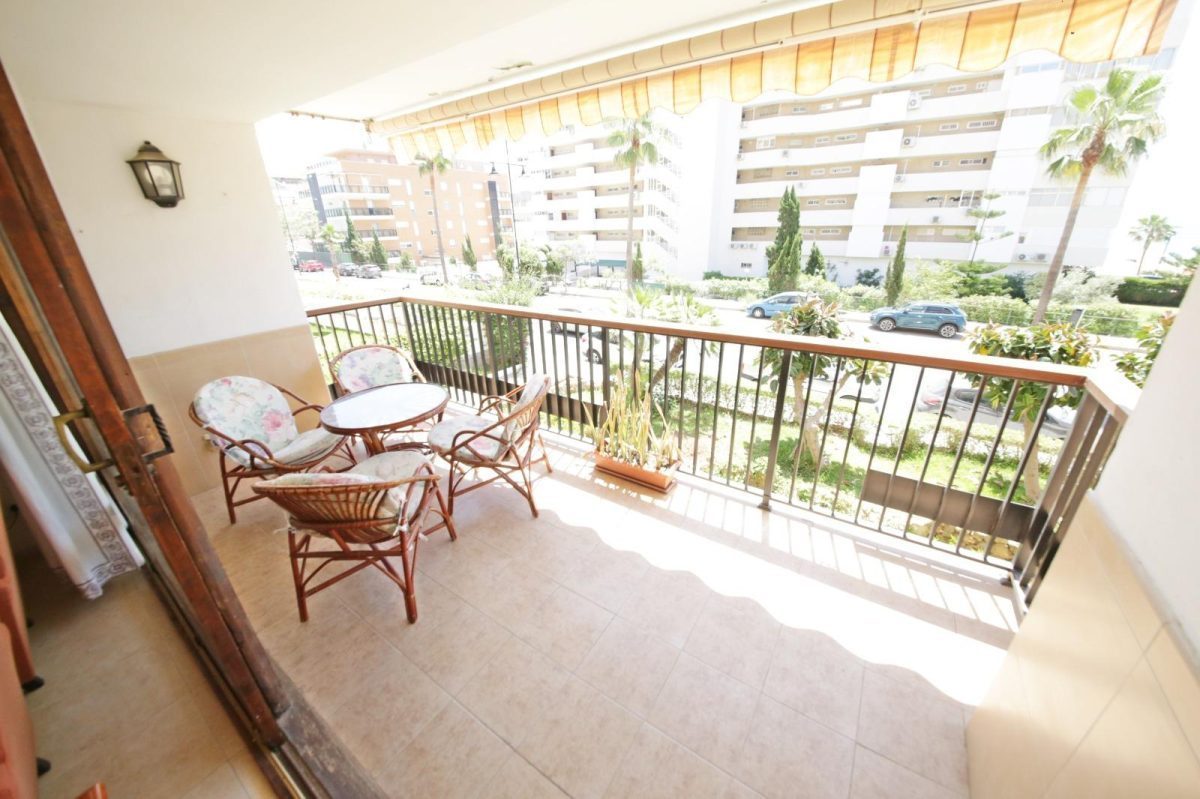 SEGUNDA LINEA DE PLAYA. CARVAJAL. 2 DORMITORIOS. 1 BAÑO. PISCINA. PARKING COMUNITARIO. VISTAS AL MAR. — Foto 3