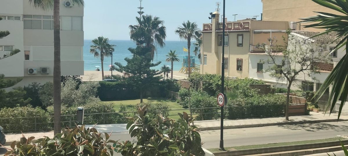 SEGUNDA LINEA DE PLAYA. CARVAJAL. 2 DORMITORIOS. 1 BAÑO. PISCINA. PARKING COMUNITARIO. VISTAS AL MAR. — Foto 15