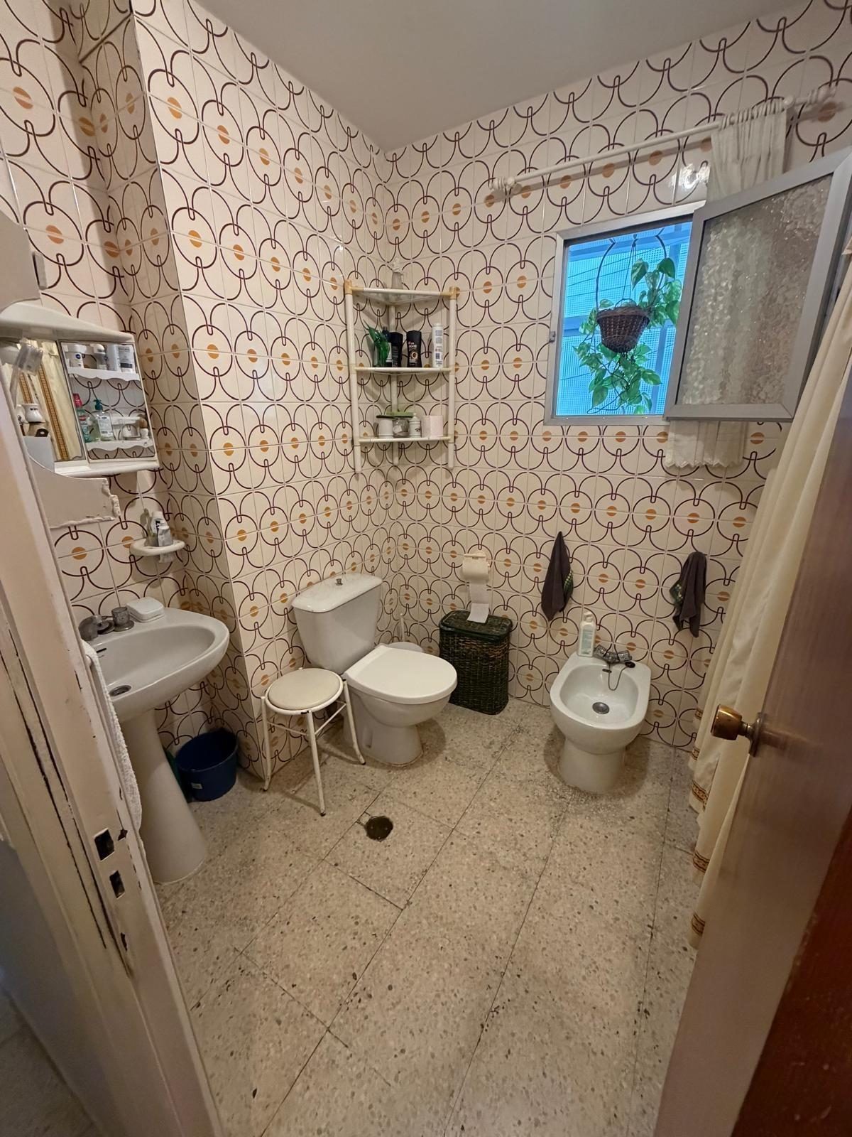 Piso en venta en Fuengirola cerca de Plaza de la Hispanidad | 3 dormitorios, terraza y garaje | Costa del Sol — Foto 11