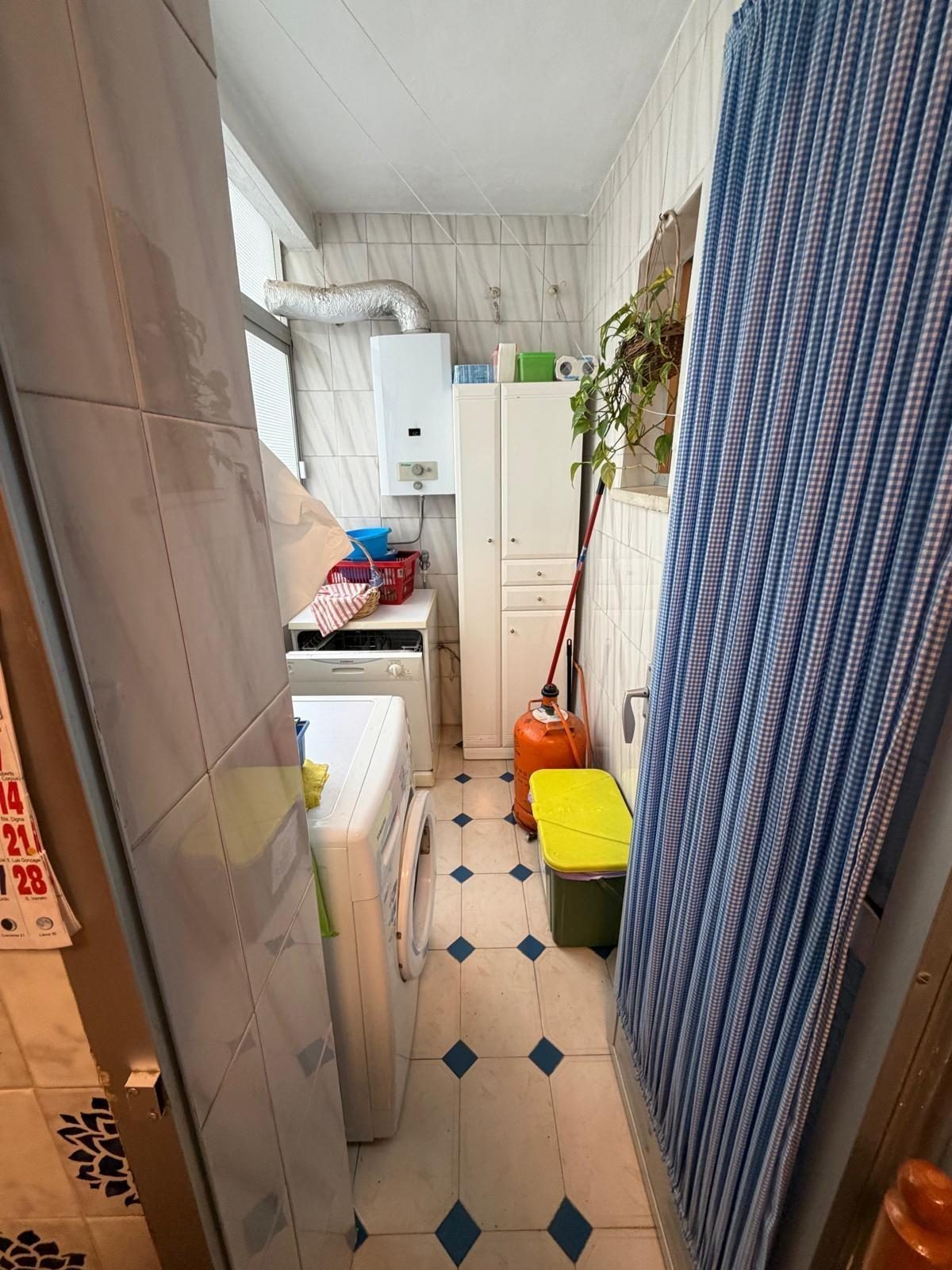 Piso en venta en Fuengirola cerca de Plaza de la Hispanidad | 3 dormitorios, terraza y garaje | Costa del Sol — Foto 7