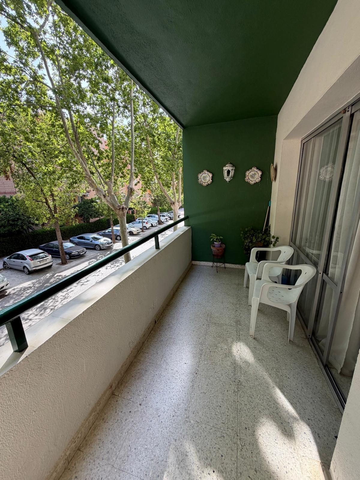 Piso en venta en Fuengirola cerca de Plaza de la Hispanidad | 3 dormitorios, terraza y garaje | Costa del Sol — Foto 1