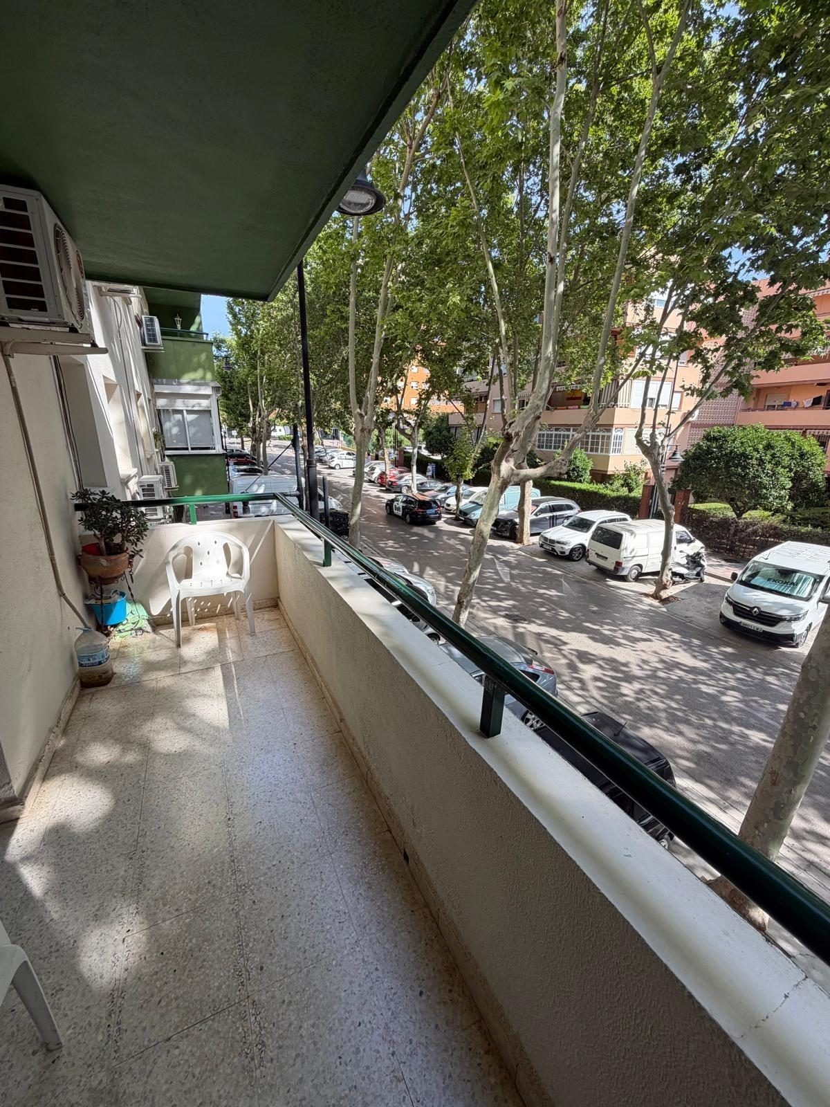 Piso en venta en Fuengirola cerca de Plaza de la Hispanidad | 3 dormitorios, terraza y garaje | Costa del Sol — Foto 3
