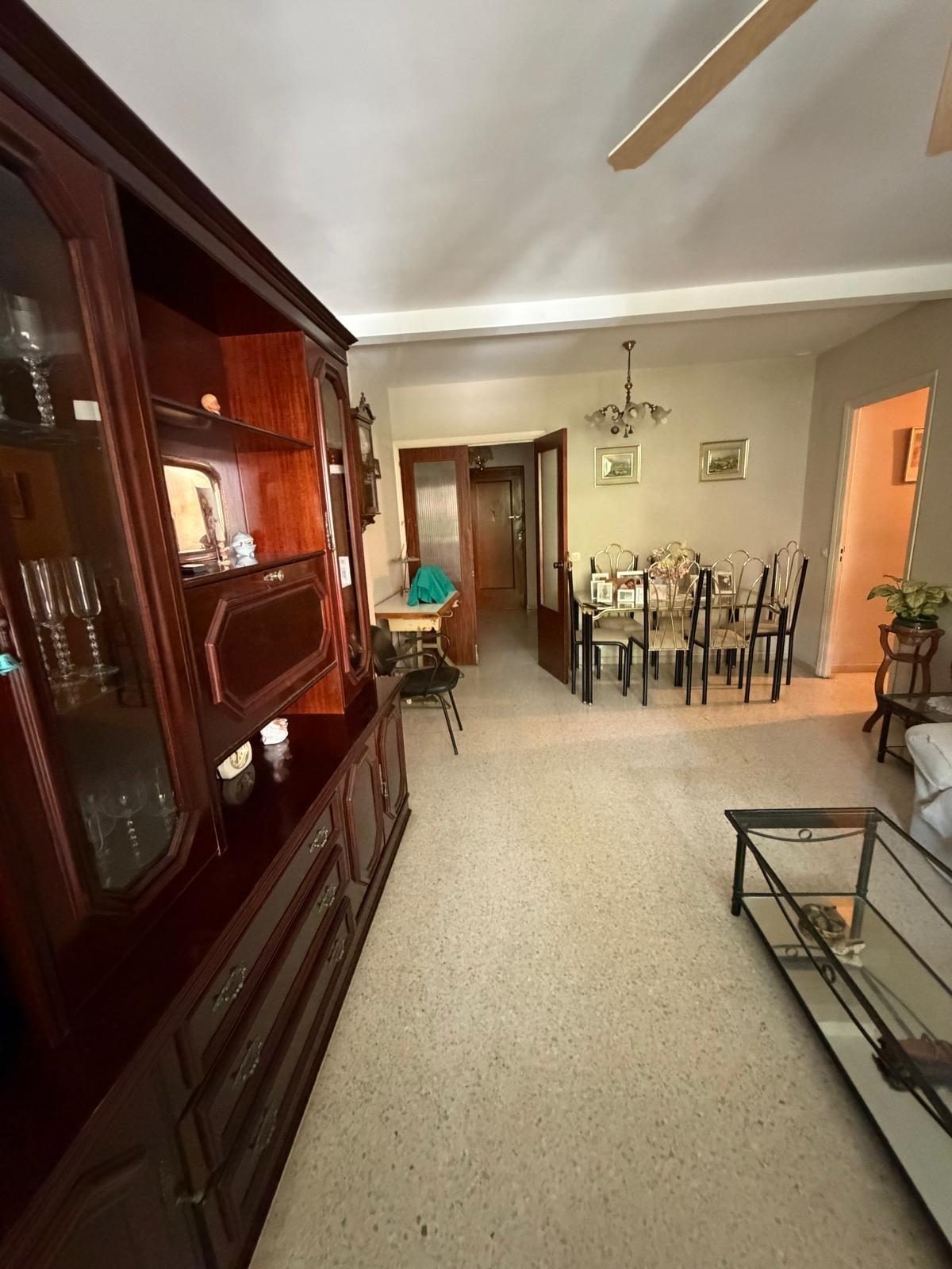 Piso en venta en Fuengirola cerca de Plaza de la Hispanidad | 3 dormitorios, terraza y garaje | Costa del Sol — Foto 4