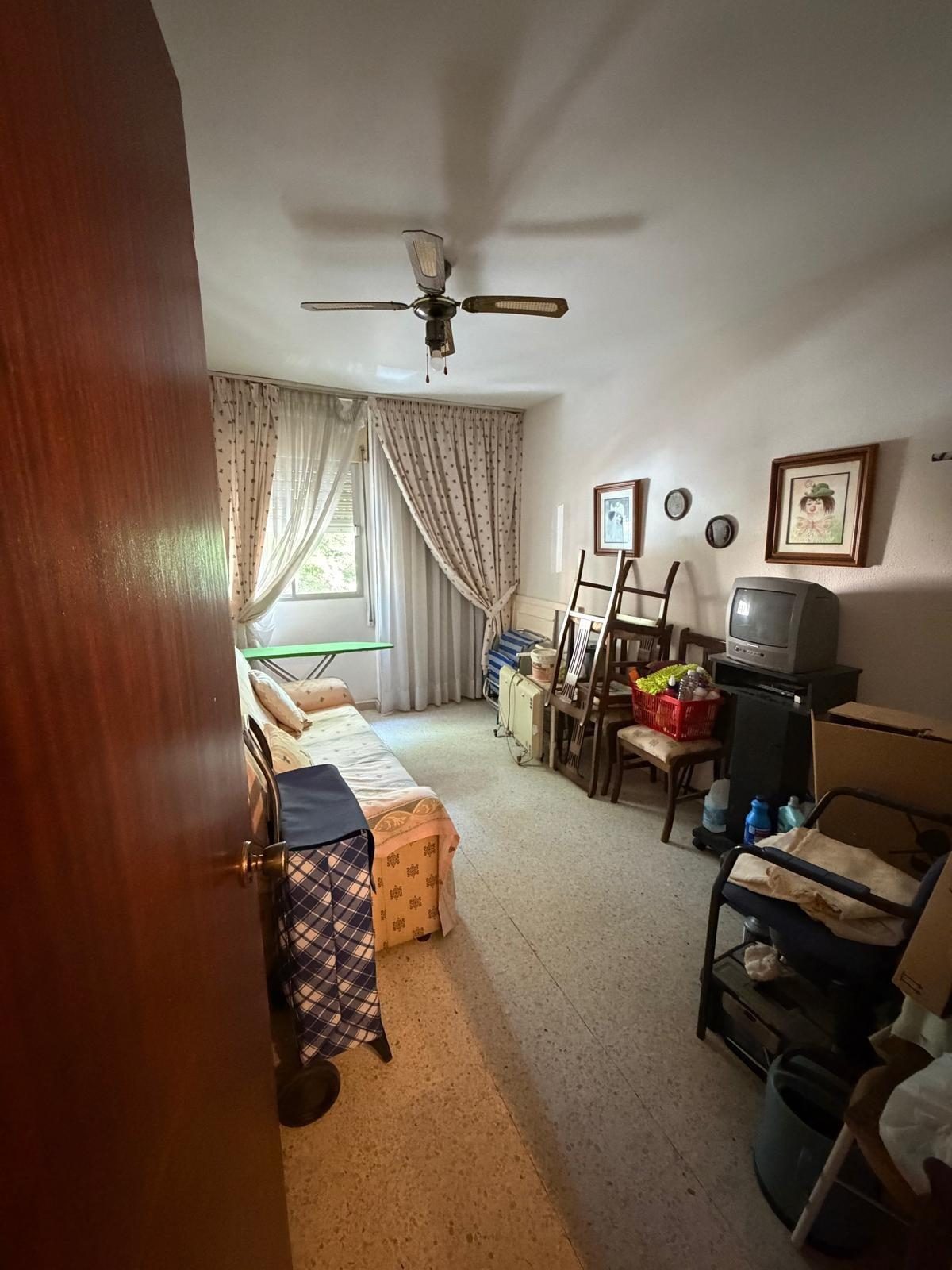 Piso en venta en Fuengirola cerca de Plaza de la Hispanidad | 3 dormitorios, terraza y garaje | Costa del Sol — Foto 2