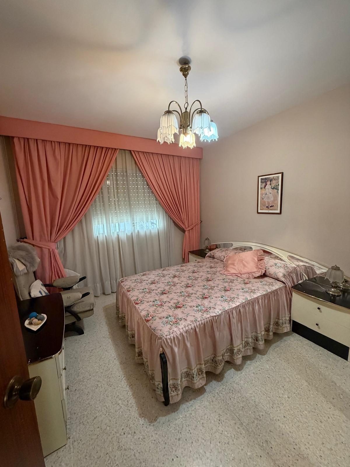 Piso en venta en Fuengirola cerca de Plaza de la Hispanidad | 3 dormitorios, terraza y garaje | Costa del Sol — Foto 9