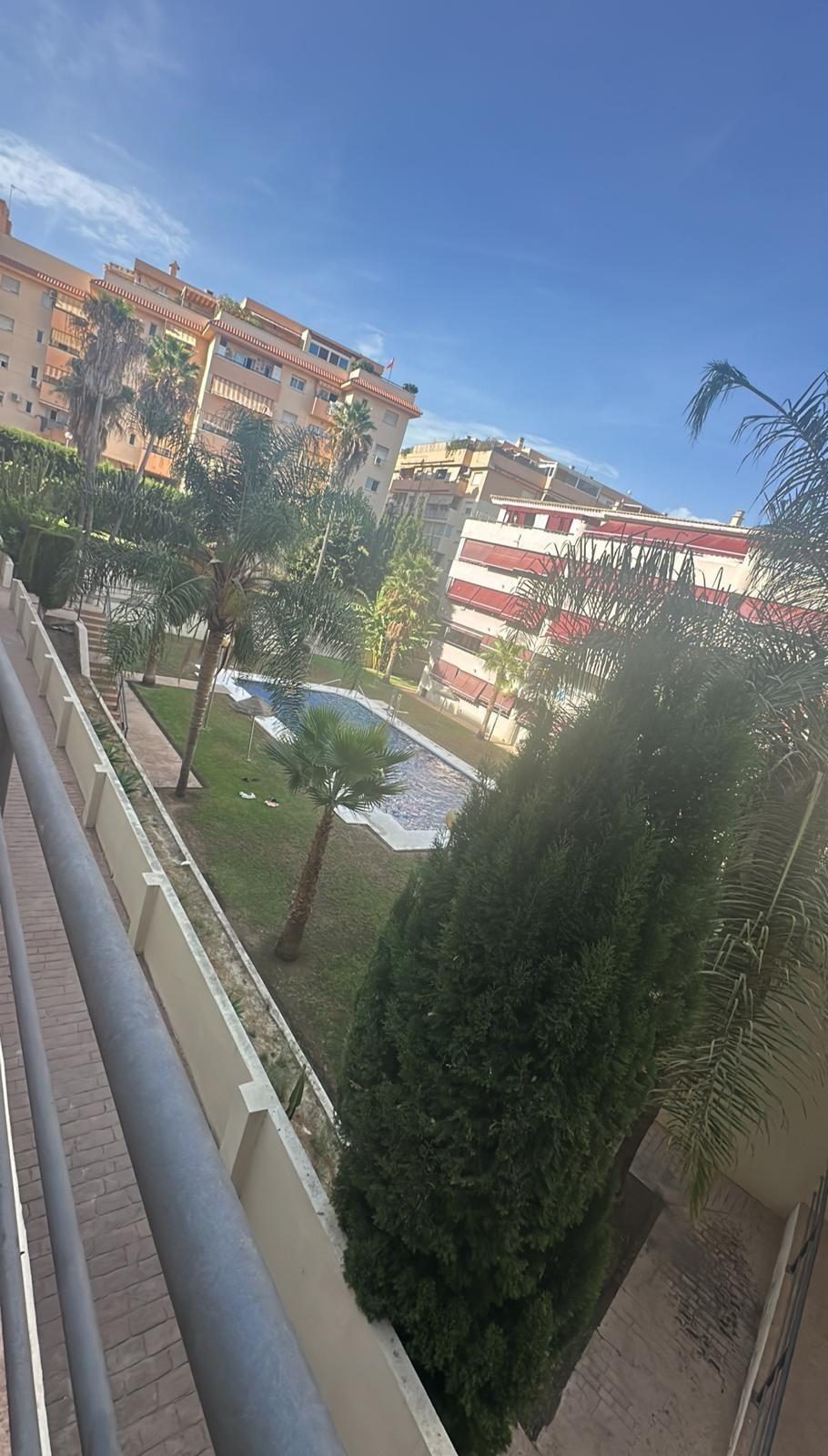 Ático en Las Lagunas de Mijas con terraza, chimenea, garaje y piscina | Costa del Sol — Foto 11