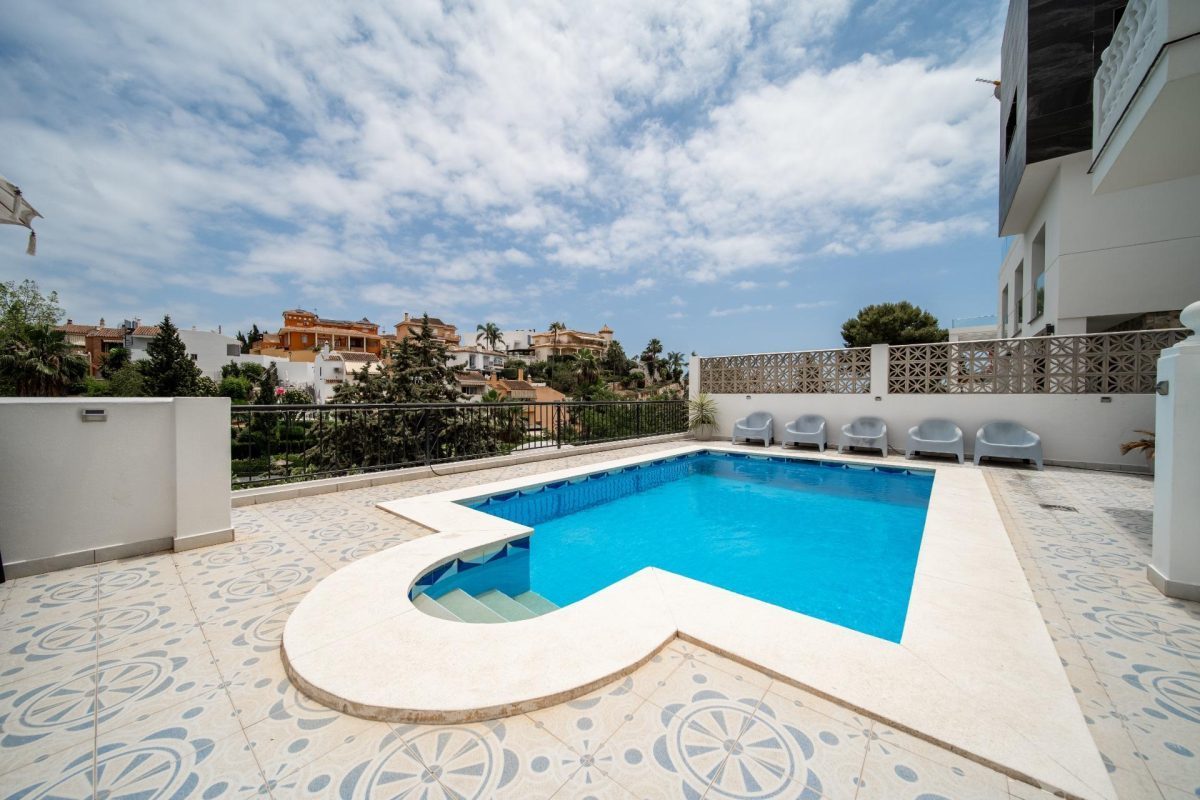 Espectacular Villa de Lujo Reformada en El Coto, Costa del Sol: Exclusividad, Amplitud y Alta Rentabilidad — Foto 5