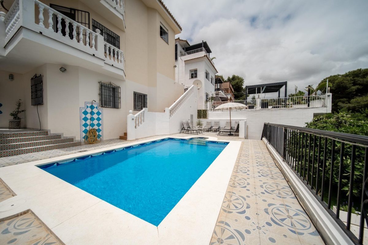 Espectacular Villa de Lujo Reformada en El Coto, Costa del Sol: Exclusividad, Amplitud y Alta Rentabilidad — Foto 3