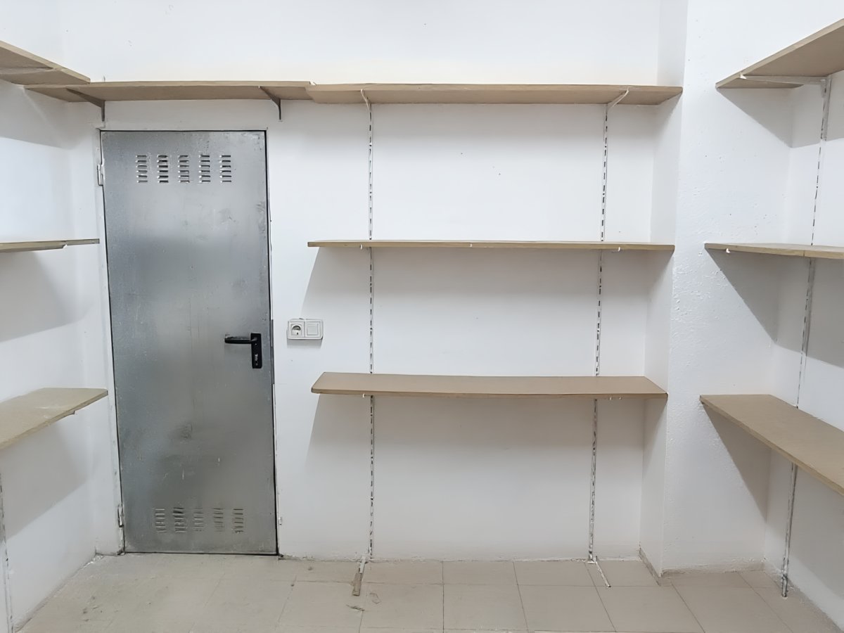 Trastero en venta en el centro de la ciudad - 13 m2 — Foto 9