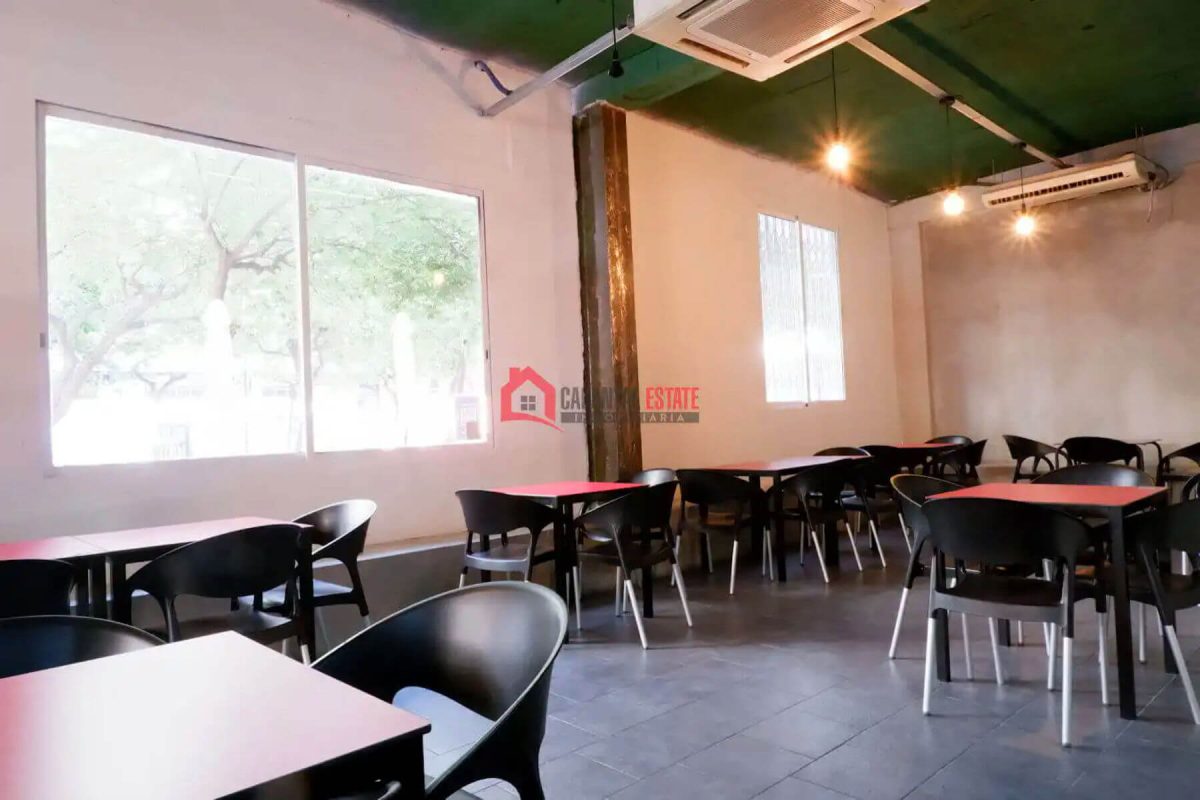 Commercial premises en venta en Valencia — Foto 4
