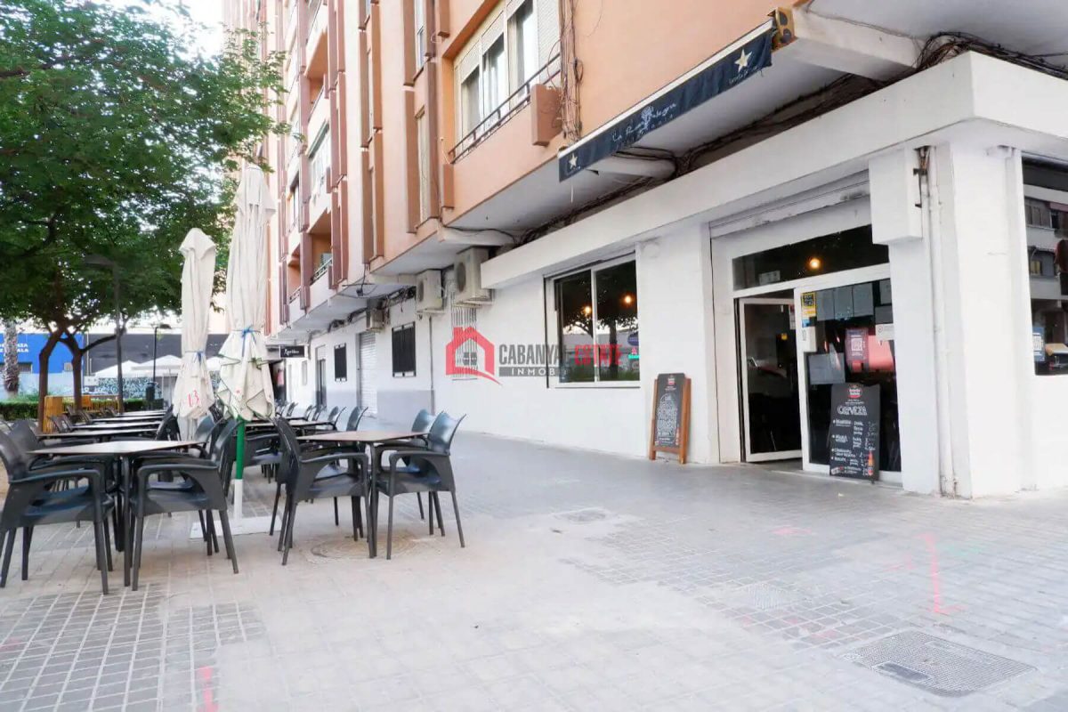 Commercial premises en venta en Valencia — Foto 1