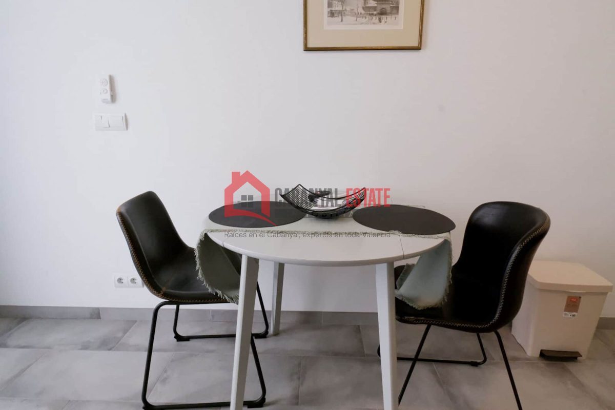 ¿Buscas una inversión inmobiliaria que genere ingresos inmediatos y tenga un gran potencial de revalorización? Desde Cabanyal Estate te presentamos en exclusiva esta planta baja única ubicada en la ca — Foto 4