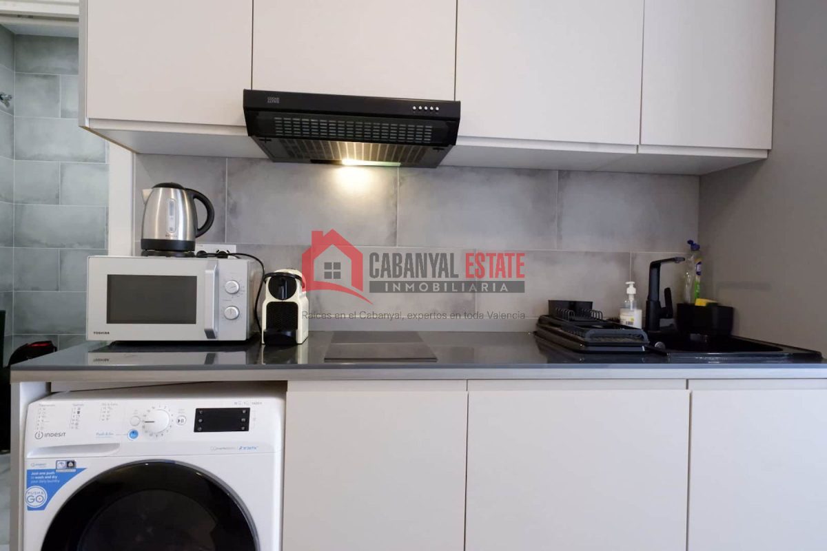 ¿Buscas una inversión inmobiliaria que genere ingresos inmediatos y tenga un gran potencial de revalorización? Desde Cabanyal Estate te presentamos en exclusiva esta planta baja única ubicada en la ca — Foto 8