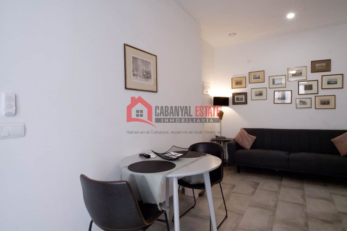 ¿Buscas una inversión inmobiliaria que genere ingresos inmediatos y tenga un gran potencial de revalorización? Desde Cabanyal Estate te presentamos en exclusiva esta planta baja única ubicada en la ca — Foto 2