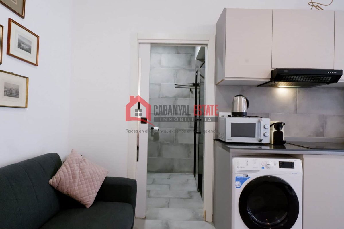 ¿Buscas una inversión inmobiliaria que genere ingresos inmediatos y tenga un gran potencial de revalorización? Desde Cabanyal Estate te presentamos en exclusiva esta planta baja única ubicada en la ca — Foto 9