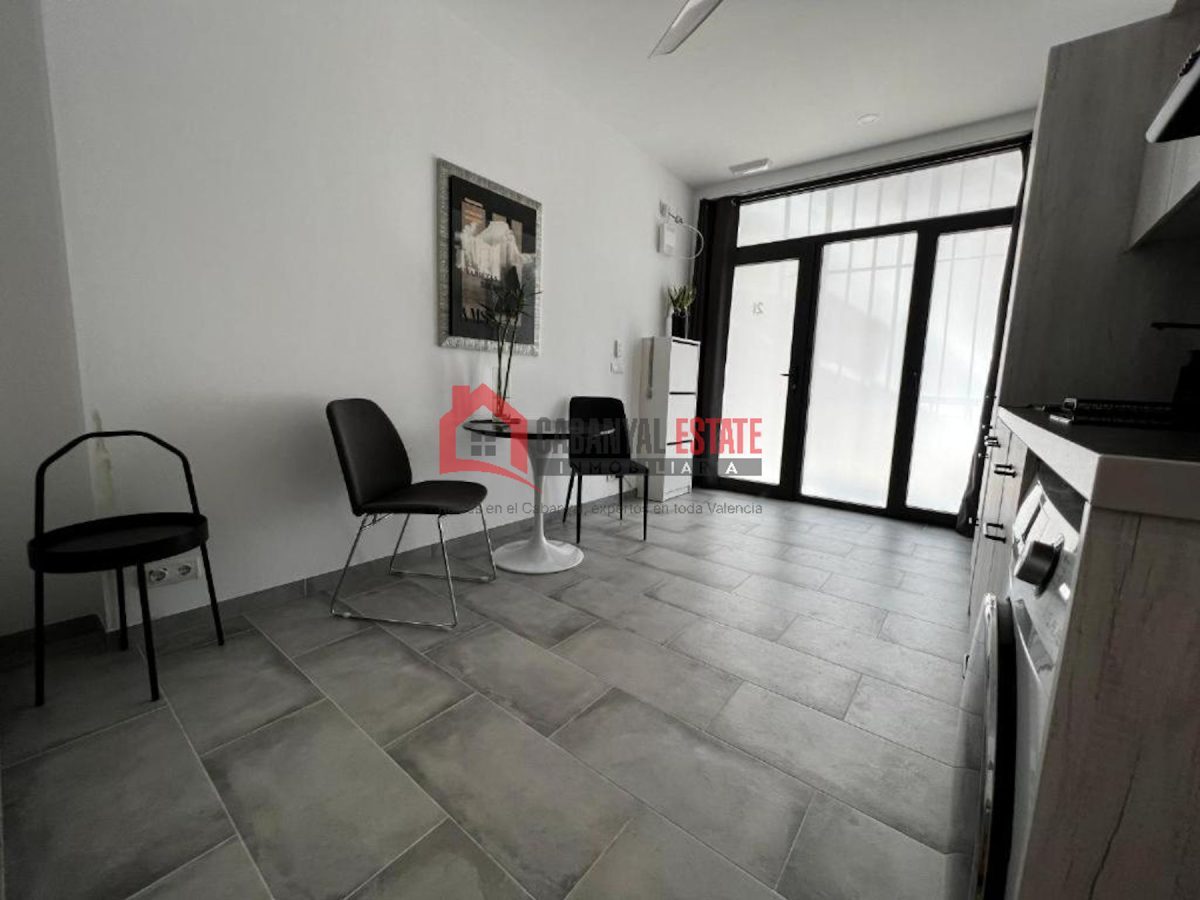 ¿Buscas una inversión inmobiliaria que genere ingresos inmediatos y tenga un gran potencial de revalorización? Desde Cabanyal Estate te presentamos en exclusiva esta planta baja única ubicada en la ca — Foto 20