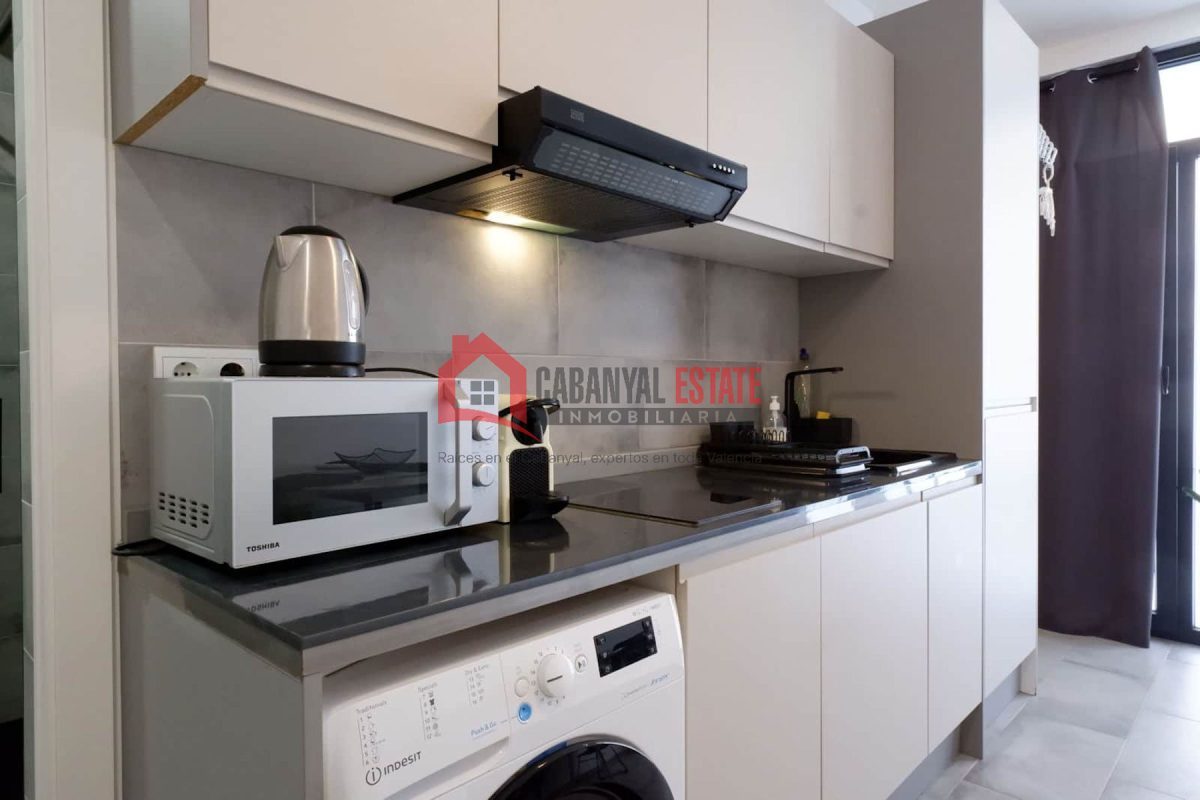 ¿Buscas una inversión inmobiliaria que genere ingresos inmediatos y tenga un gran potencial de revalorización? Desde Cabanyal Estate te presentamos en exclusiva esta planta baja única ubicada en la ca — Foto 7