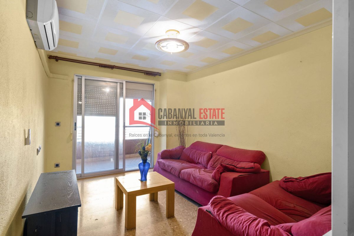Cabanyal Estate presenta esta magnífica oportunidad ubicada en la codiciada Avenida Suecia. Con una superficie construida de 118 m², esta vivienda de cuatro habitaciones y dos baños destaca por su exc — Foto 2