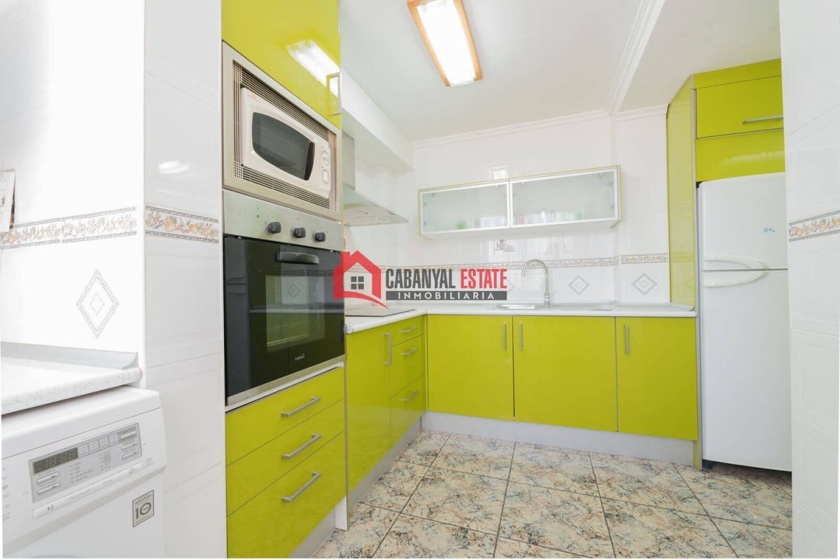 Encantador apartamento de 2 dormitorios con vistas al mar en la Avenida dels Tarongers. — Foto 8