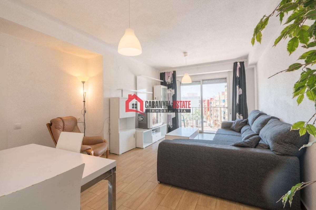 Encantador apartamento de 2 dormitorios con vistas al mar en la Avenida dels Tarongers. — Foto 1