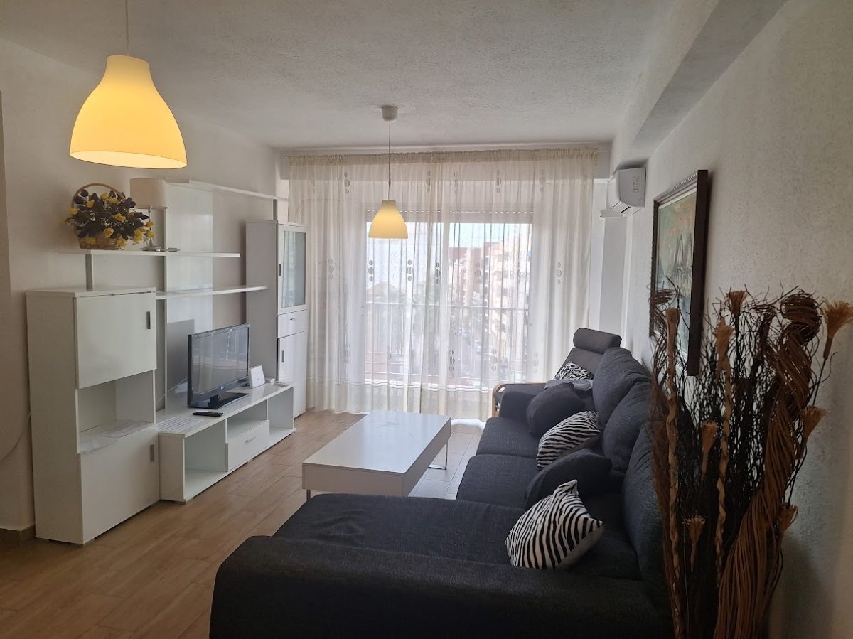 Encantador apartamento de 2 dormitorios con vistas al mar en la Avenida dels Tarongers. — Foto 2