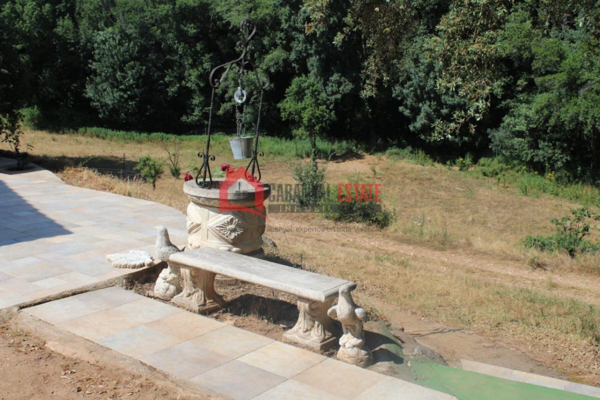 Descubra el equilibrio perfecto entre tranquilidad, exclusividad y accesibilidad en este chalet independiente único enclavado en la serena campiña de Fuencaliente (Ciudad Real). Situado junto a un cot — Foto 36