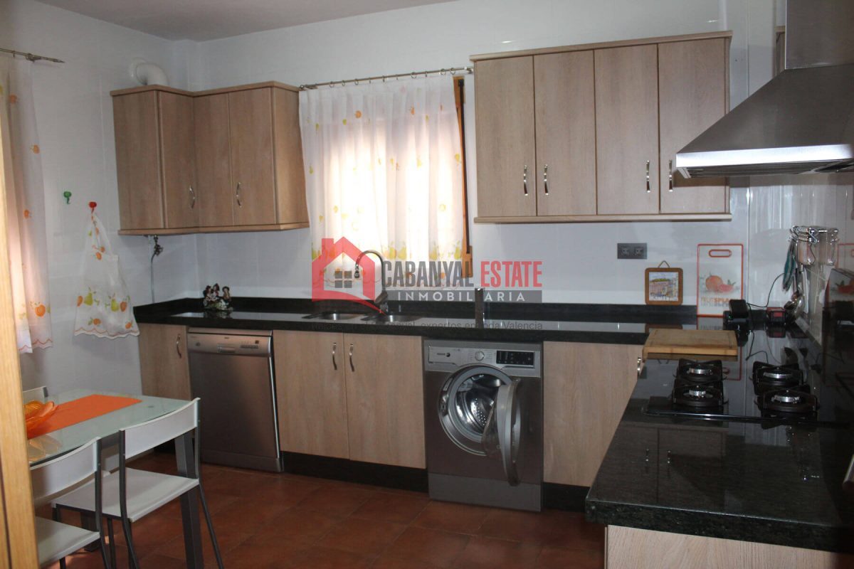 Descubra el equilibrio perfecto entre tranquilidad, exclusividad y accesibilidad en este chalet independiente único enclavado en la serena campiña de Fuencaliente (Ciudad Real). Situado junto a un cot — Foto 16