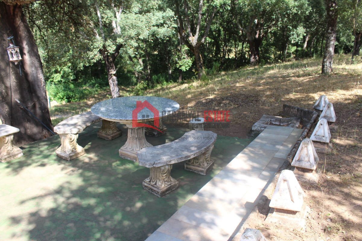 Descubra el equilibrio perfecto entre tranquilidad, exclusividad y accesibilidad en este chalet independiente único enclavado en la serena campiña de Fuencaliente (Ciudad Real). Situado junto a un cot — Foto 34
