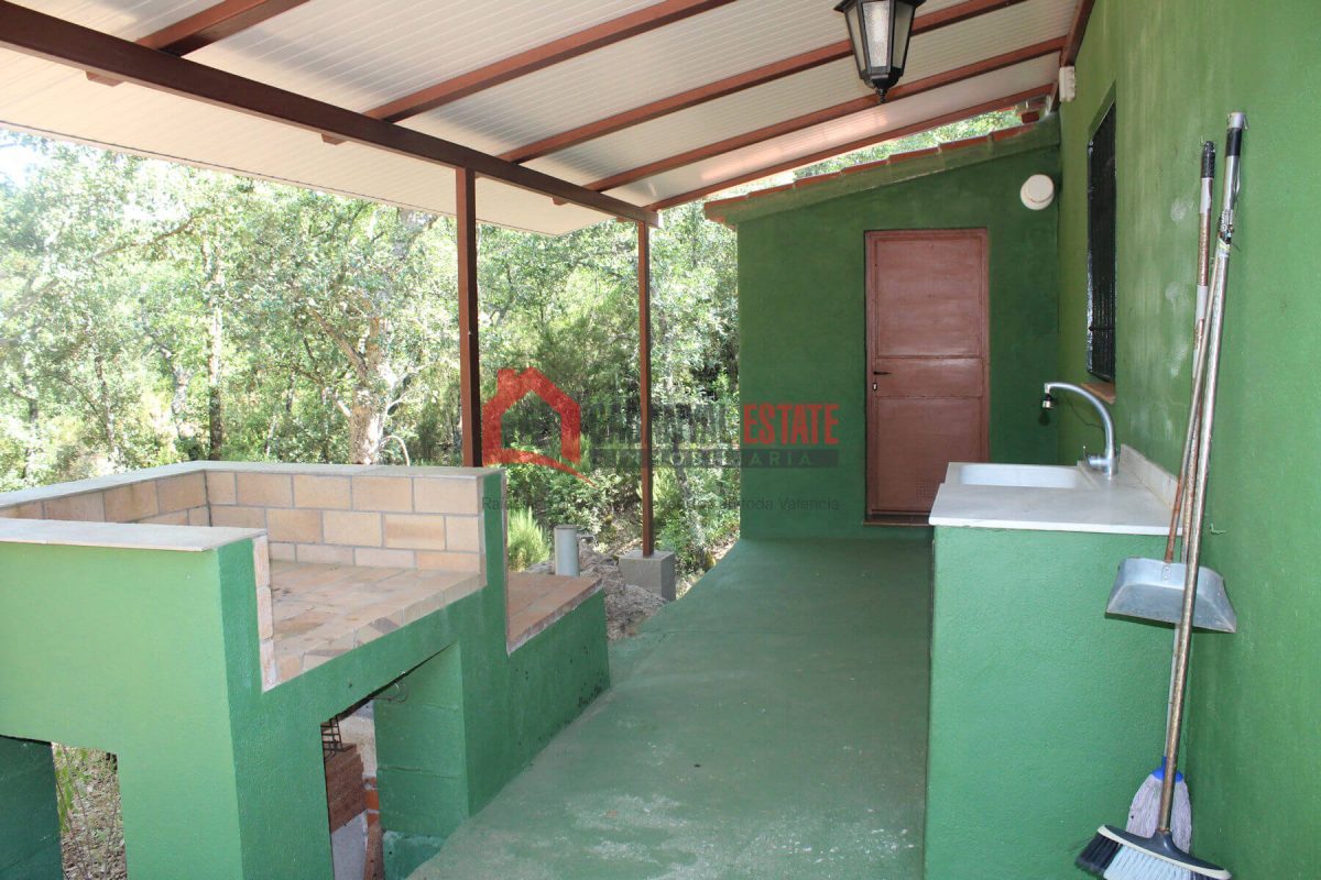 Descubra el equilibrio perfecto entre tranquilidad, exclusividad y accesibilidad en este chalet independiente único enclavado en la serena campiña de Fuencaliente (Ciudad Real). Situado junto a un cot — Foto 45