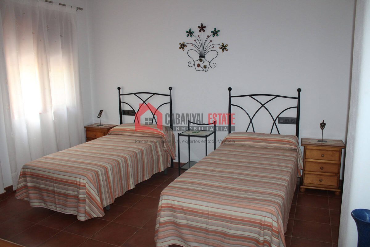 Descubra el equilibrio perfecto entre tranquilidad, exclusividad y accesibilidad en este chalet independiente único enclavado en la serena campiña de Fuencaliente (Ciudad Real). Situado junto a un cot — Foto 26