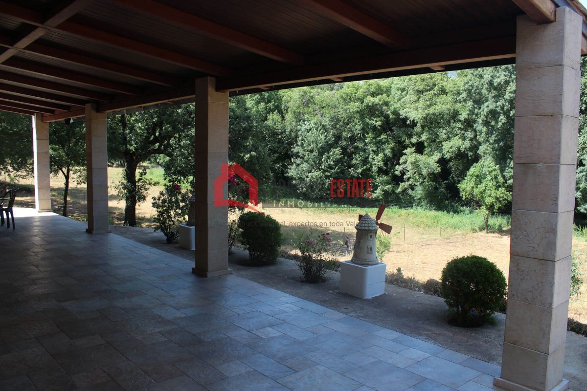 Descubra el equilibrio perfecto entre tranquilidad, exclusividad y accesibilidad en este chalet independiente único enclavado en la serena campiña de Fuencaliente (Ciudad Real). Situado junto a un cot — Foto 10