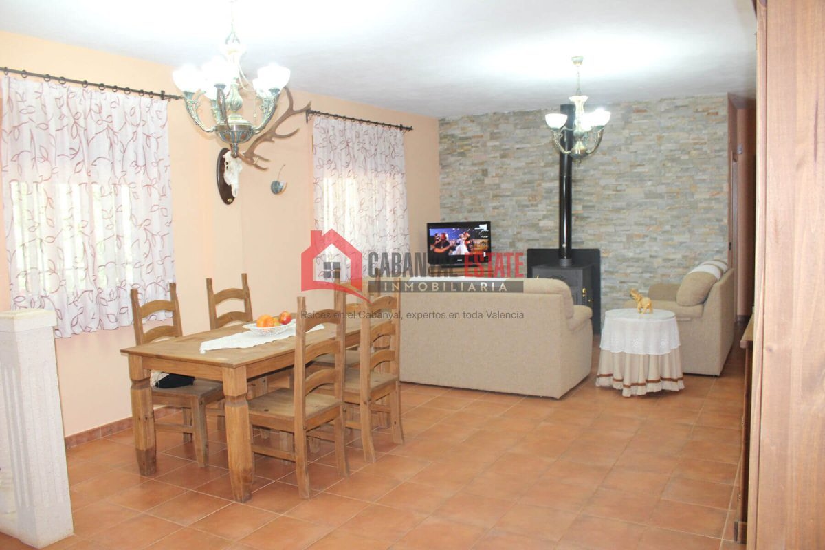 Descubra el equilibrio perfecto entre tranquilidad, exclusividad y accesibilidad en este chalet independiente único enclavado en la serena campiña de Fuencaliente (Ciudad Real). Situado junto a un cot — Foto 14