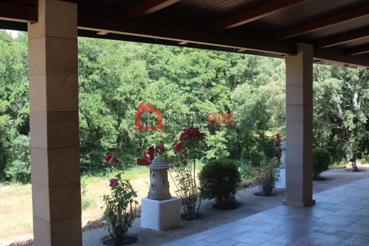 Descubra el equilibrio perfecto entre tranquilidad, exclusividad y accesibilidad en este chalet independiente único enclavado en la serena campiña de Fuencaliente (Ciudad Real). Situado junto a un cot — Foto 12