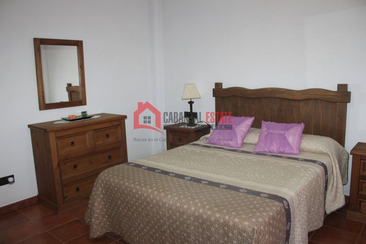 Descubra el equilibrio perfecto entre tranquilidad, exclusividad y accesibilidad en este chalet independiente único enclavado en la serena campiña de Fuencaliente (Ciudad Real). Situado junto a un cot — Foto 24